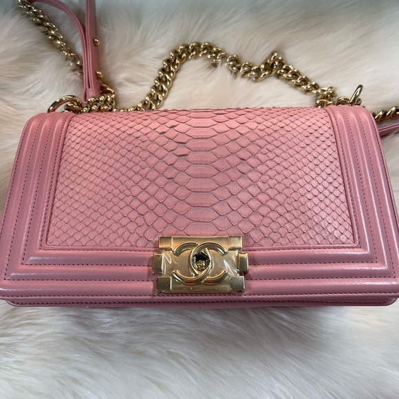 Like new 99% a little gold hardware still on seal - Picture 10 of 11